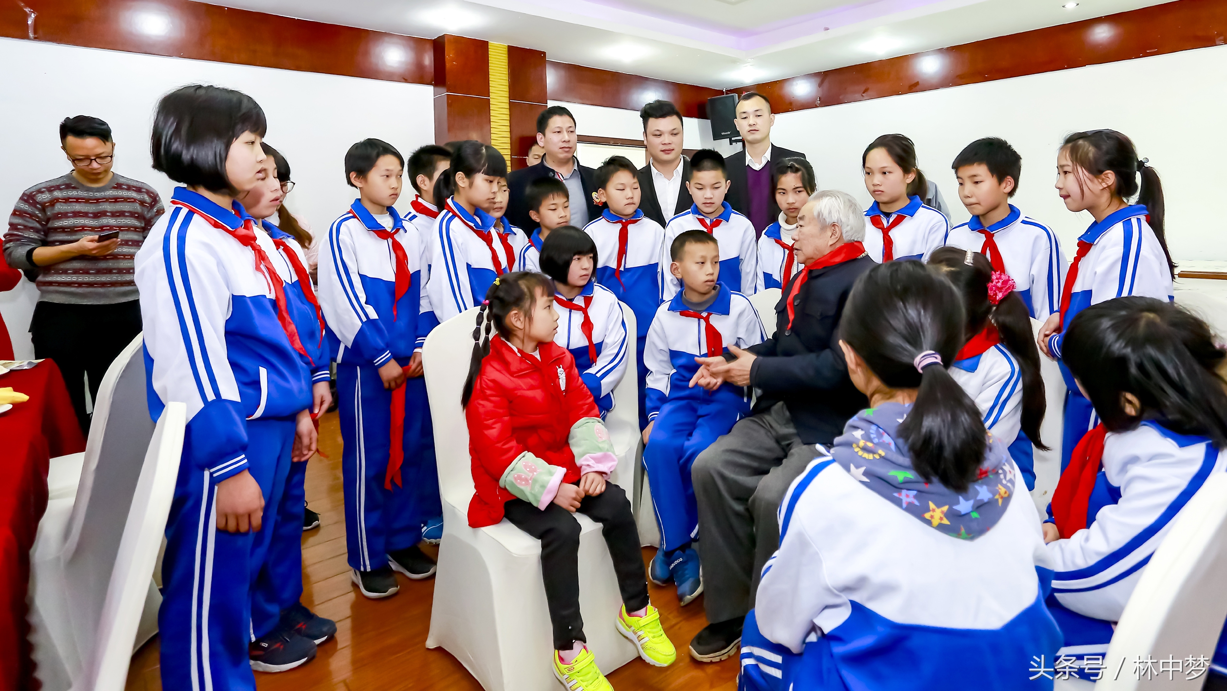 【第67辑】三月《雷锋》杂志社和将军及检察官学雷锋新篇章