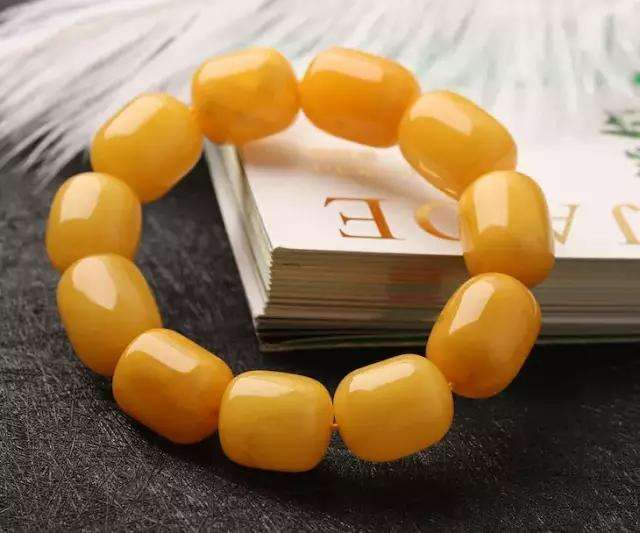 如何挑选蜜蜡的正确方法,挑选蜜蜡用什么油