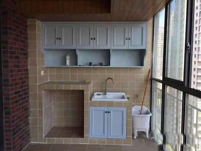 阳台上放洗衣机和拖把池,阳台上设计拖把池