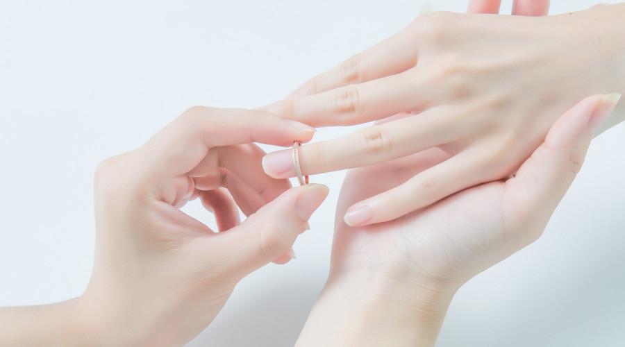 春秋手脱皮怎么调养中医,春秋季手脱皮是怎么回事