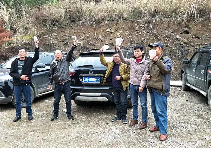 创意的发型,创新的钓鱼比赛,X11战队掐鱼赢得满“塘”彩!