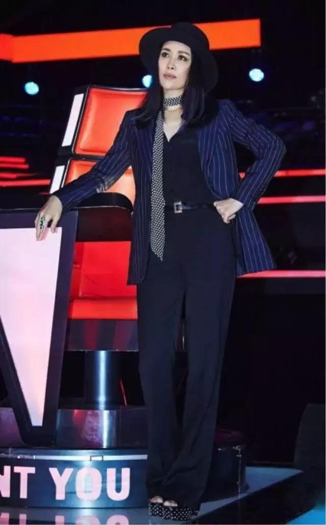 给女人一根领带,*绑捆**她的一世嚣张