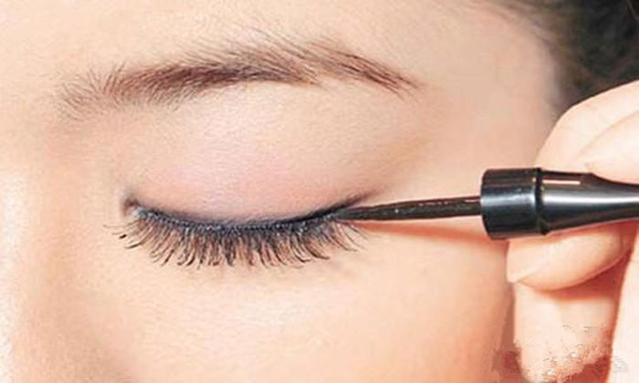 皮肤油不好化妆？学这几招妆容服帖又清爽