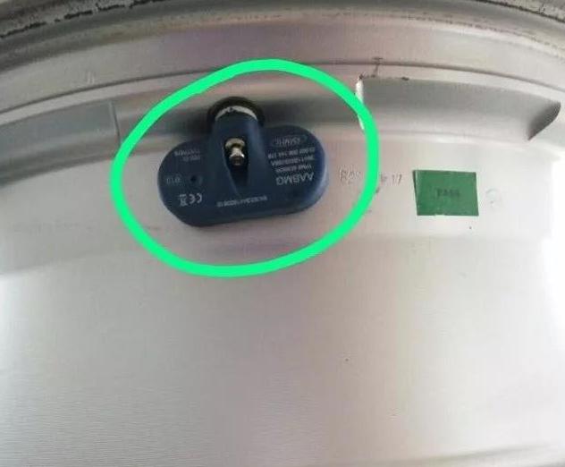 胎压报警灯清除不掉,胎压报警灯亮了但是车胎没被扎