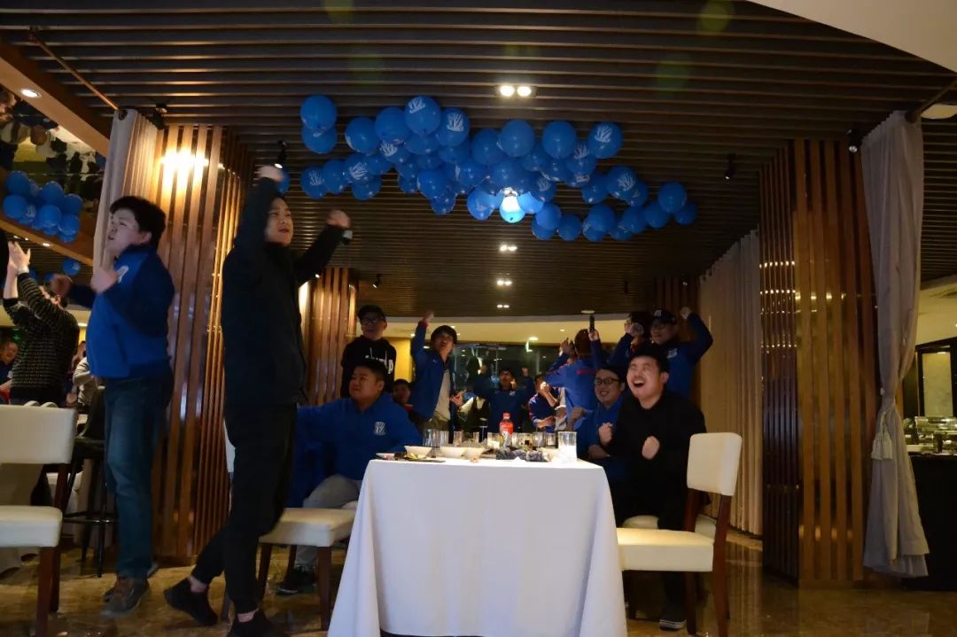 看了一晚上球赛,看了半天比赛输了