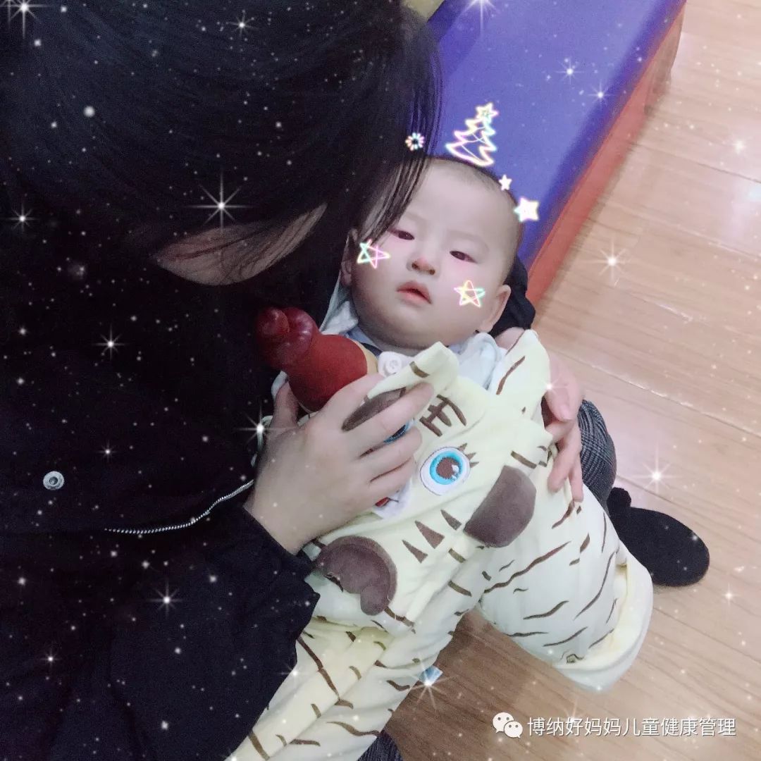 纯母乳喂养宝宝眼下发青,宝宝唇周发青