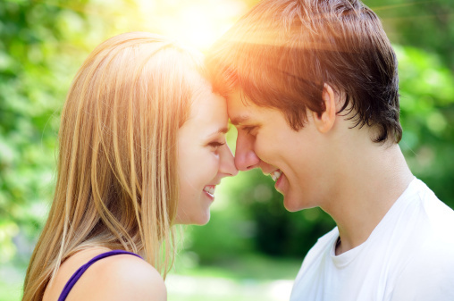 当女朋友不跟你亲怎么办,如果你的女朋友不跟你用情头