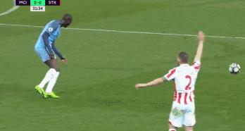 足球手球后一般怎么判罚,手球进攻有利怎么判罚