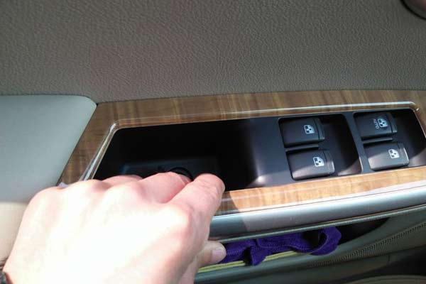 别克凯越加装车窗亮片,2015款别克凯越加装倒车雷达