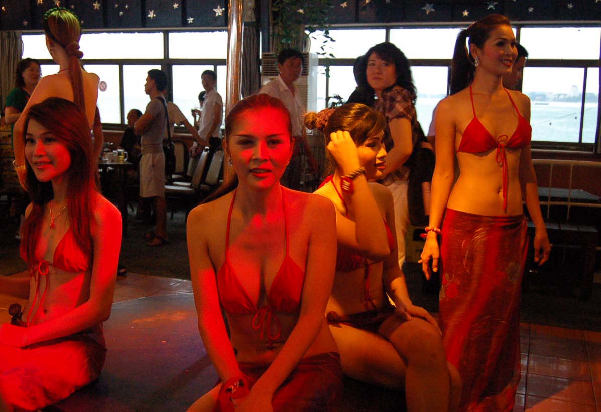 趴一趴光鲜亮丽的泰国人妖她们的由来和真实生活