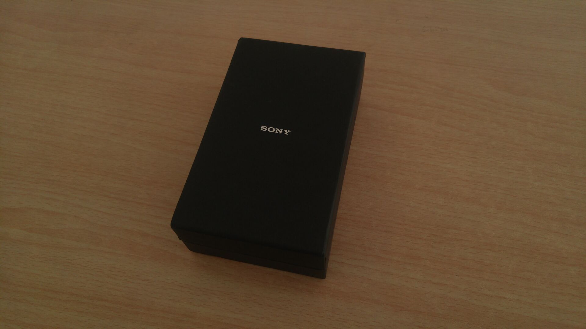 3000买个索尼a6000值不值,花1300买个耳机值得吗