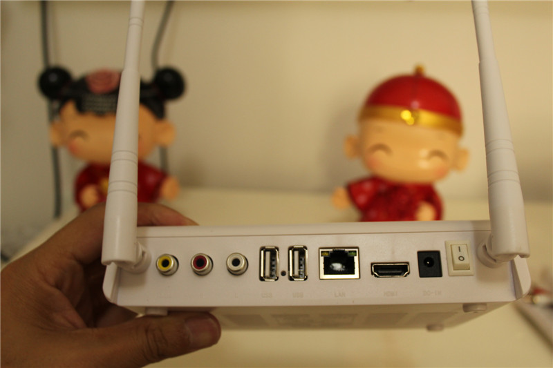 白色经典入门首选——忆典S1高清网络电视盒子