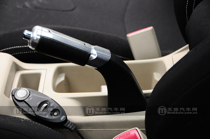 穿梭于繁华都市演绎着专属的姿态翼神