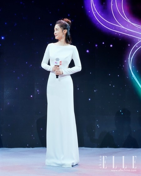 用ARTĒ点缀优雅与灵动李沁佩戴ARTĒ出席京东蝴蝶节“化蝶盛典”