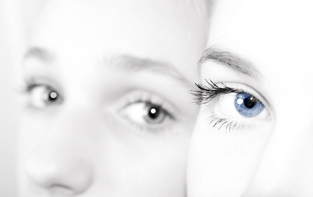 skii小灯泡跟小红瓶哪个好用,skii小灯泡真的会美白吗