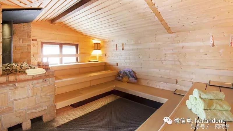 荷兰桑拿浴室更衣室被*拍偷**，大量裸体视频流出