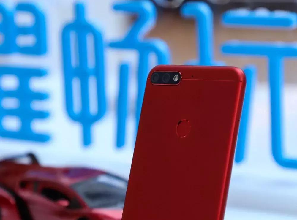 899元起，荣耀畅玩7C北京发布！千元机也有人脸识别、双摄美拍！