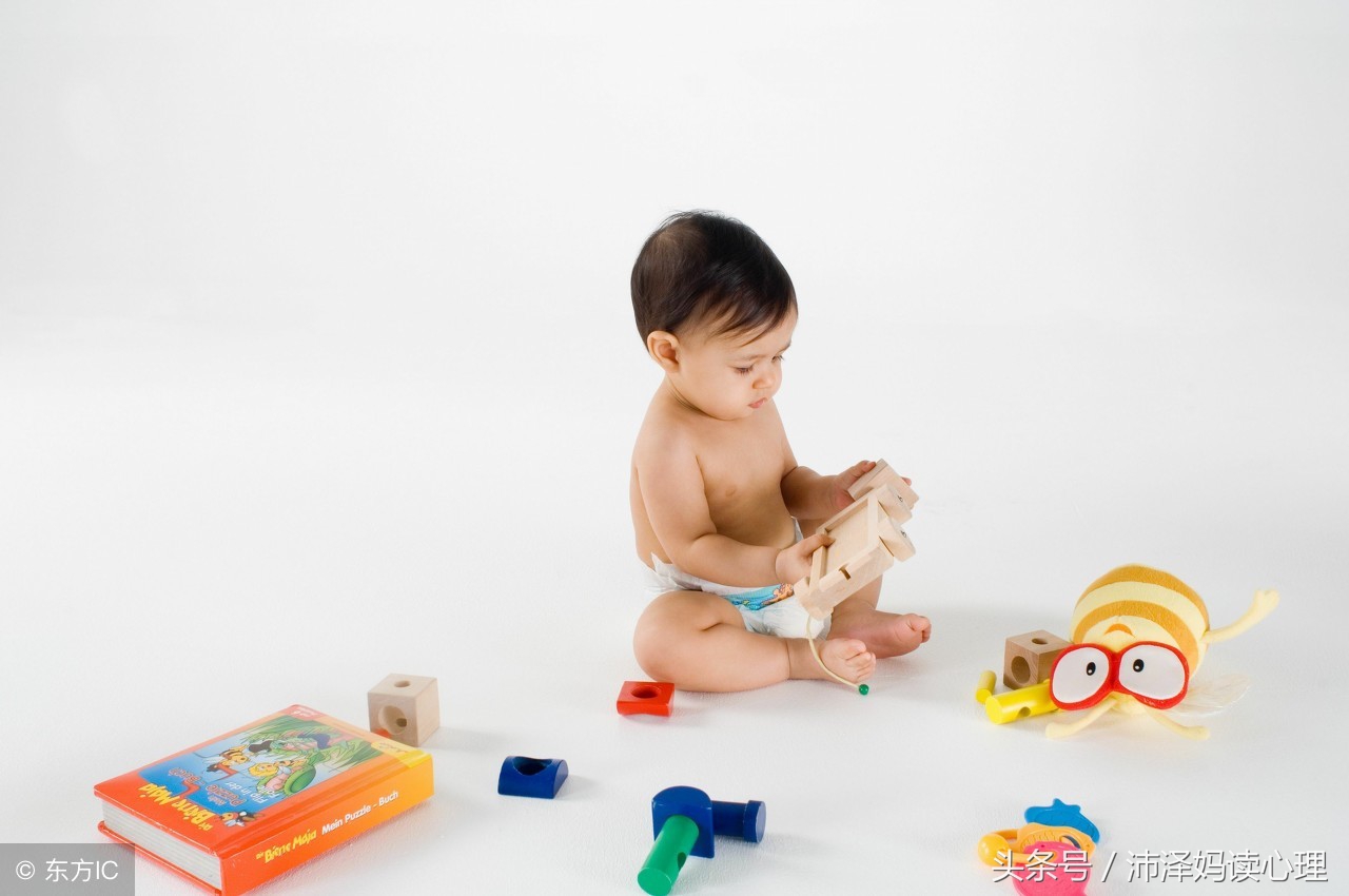 宝宝为什么喜欢抠妈妈的嘴巴,为什么宝宝老爱抠嘴巴