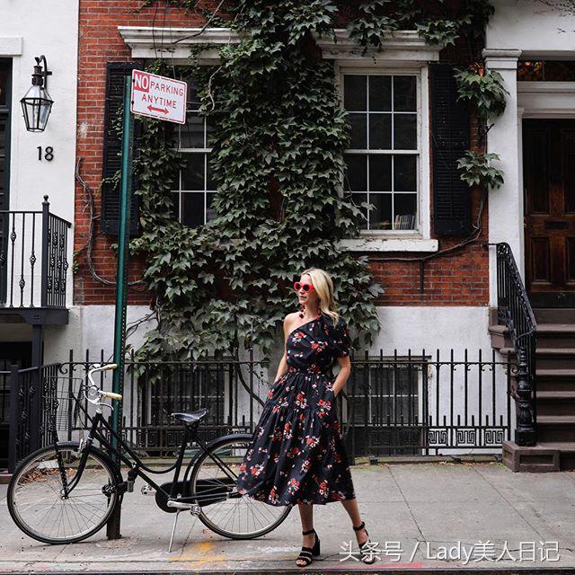 韩系碎花连衣裙穿搭高级感,碎花连衣裙穿搭方法