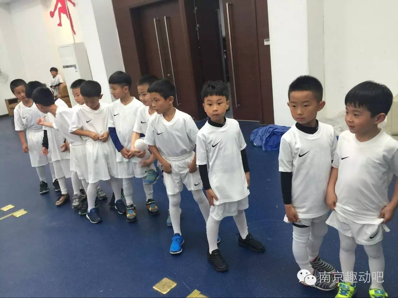 雨花区中小学生足球,南京雨花实验小学足球队视频