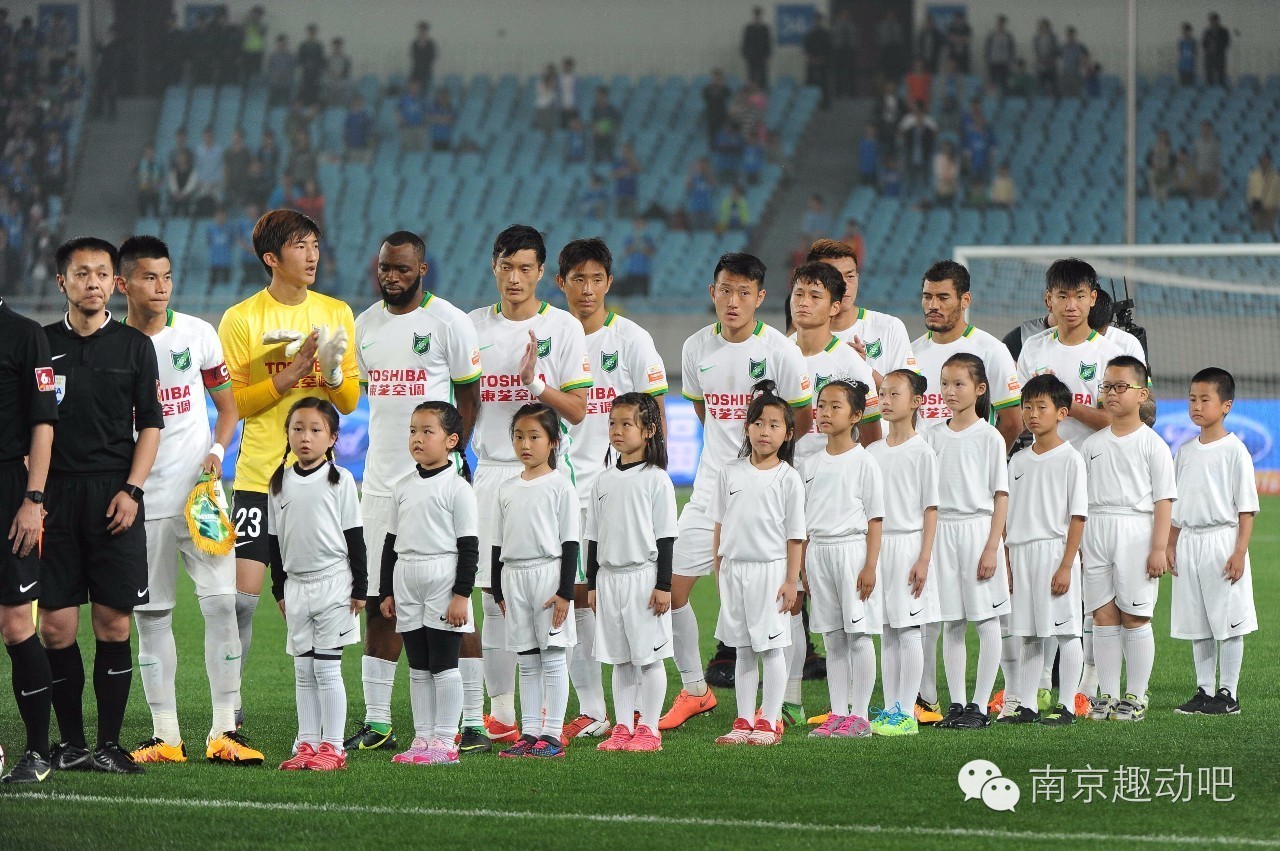 雨花区中小学生足球,南京雨花实验小学足球队视频