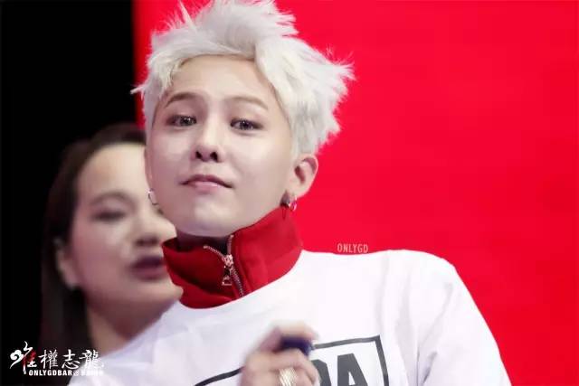 内含GD签名tee！|冠希没把kappa穿潮？因为你没看过龙哥怎么搭