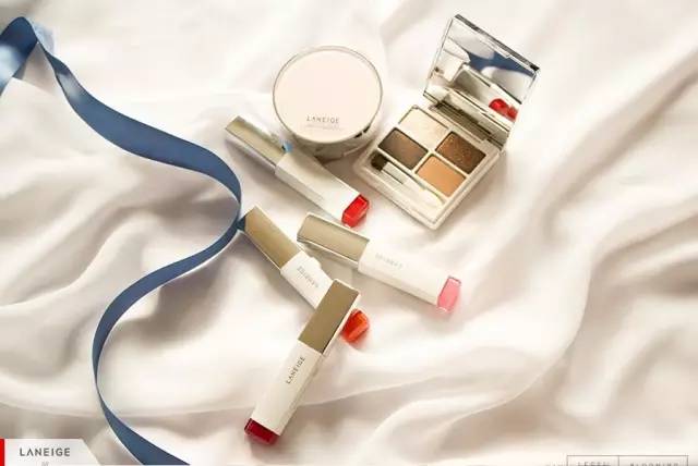 兰芝琉晶润彩唇膏试色,兰芝新款双色口红试色