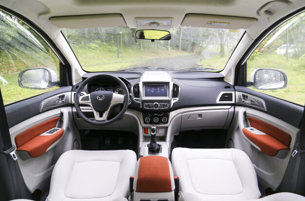 居家suv性价比高油耗低价格实惠,北汽幻速h3f豪华版与尊贵版区别