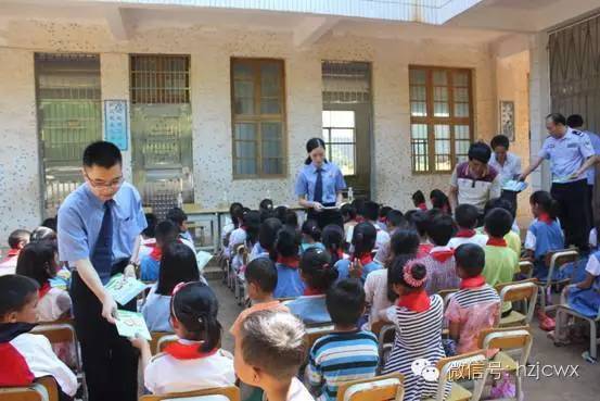 第2016044期[动态]谁说我们“不约儿童”，检察官用行动给你答案