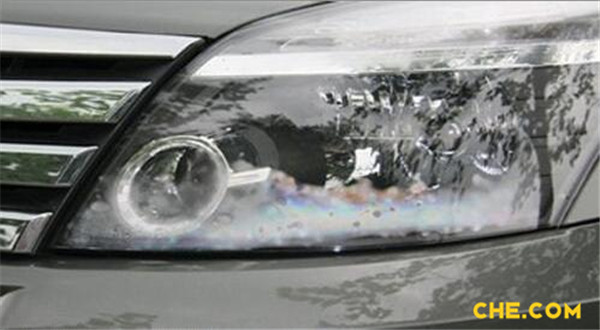 大灯进水汽有什么好方法,氙气大灯进水怎么办