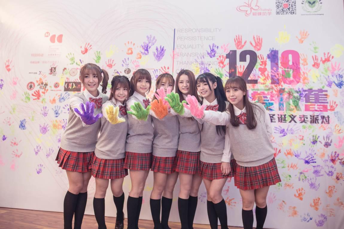 365天真人直播养成的女团吃不了苦就不要来！