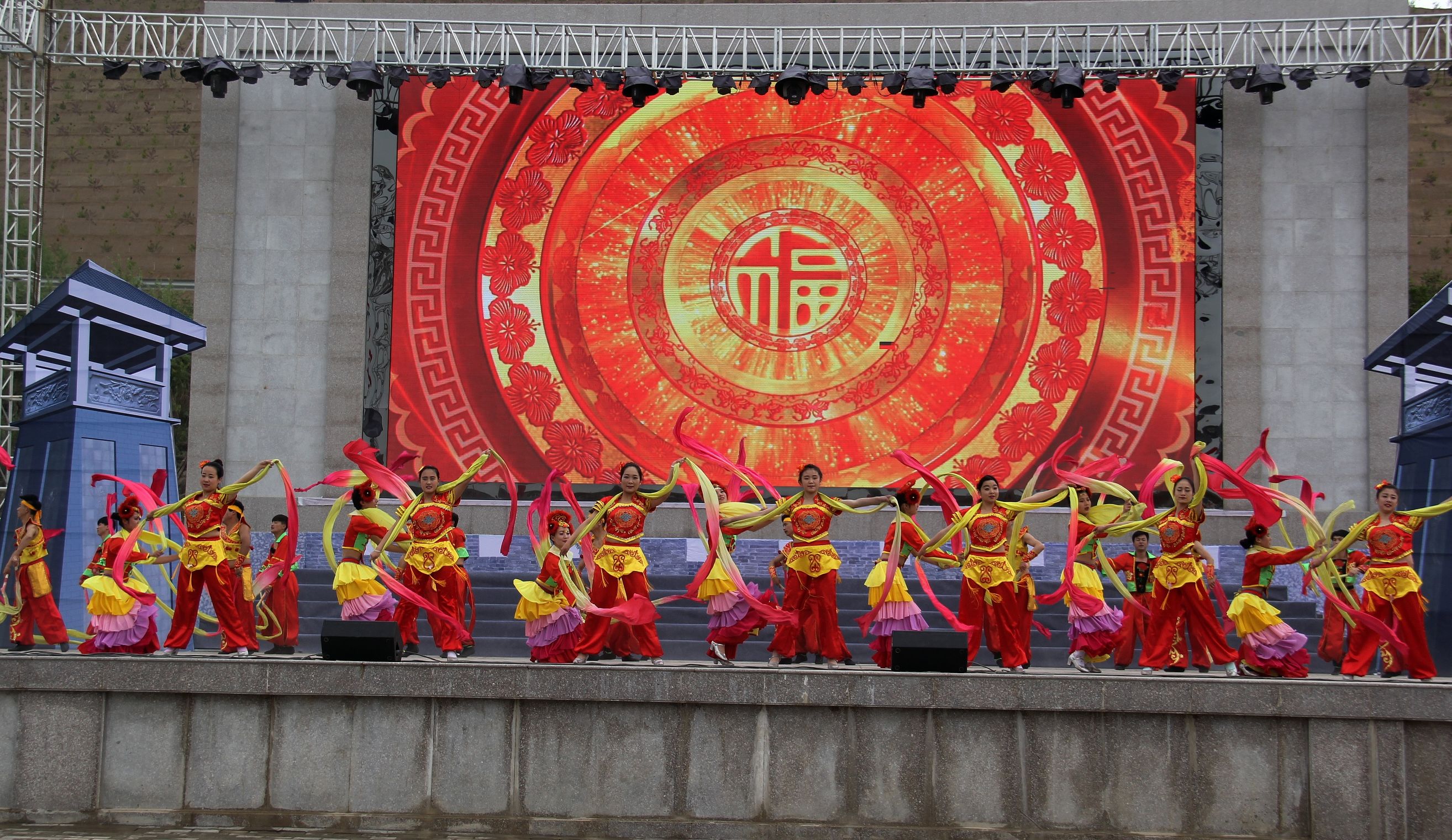 昔日丝绸路驼队阵阵显繁荣今朝OTO再起风云闹汉唐