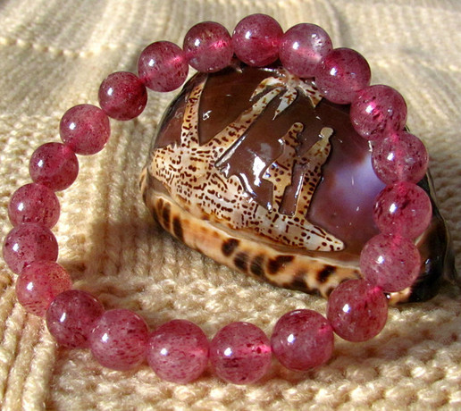 春末夏初，草莓之嫣红，水晶之媚生——草莓晶