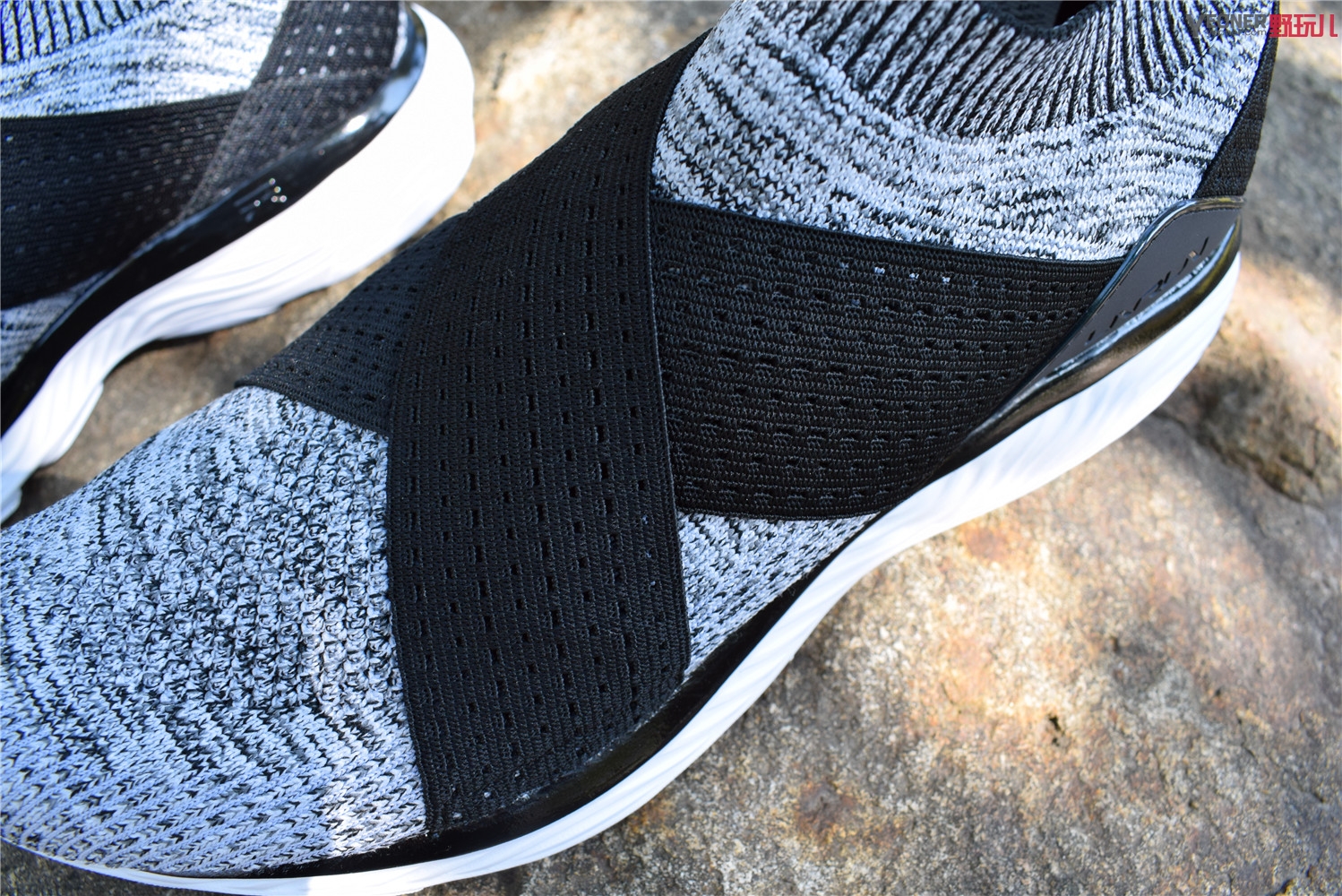 穿马拉松袜子跑步脚疼,李宁跑鞋袜套式