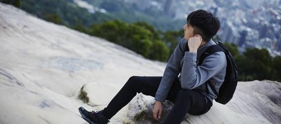 阿迪达斯探锐什么级别,阿迪达斯最新x系列荧绿