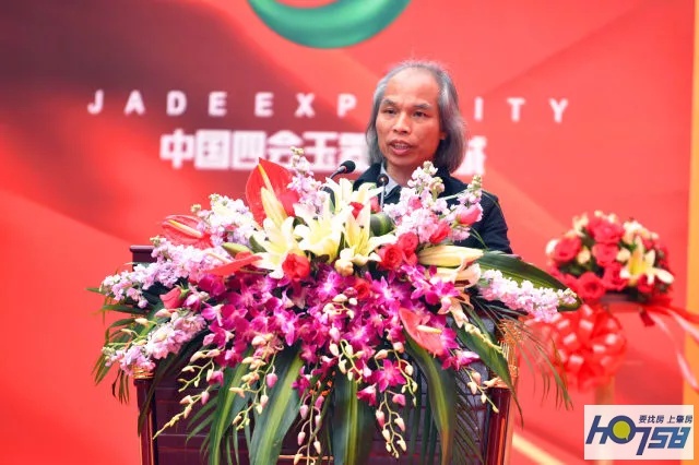 太壮观了!玉博城接待中心开放近万人围观,千万豪车、翡翠大秀、雄狮争霸激情上演