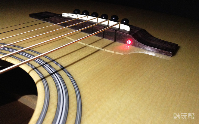 最新的智能吉他,智能手机你见过吗