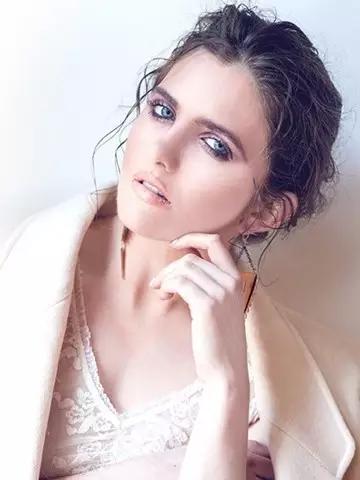 如何区分散粉和粉饼,干皮定妆用散粉还是蜜粉