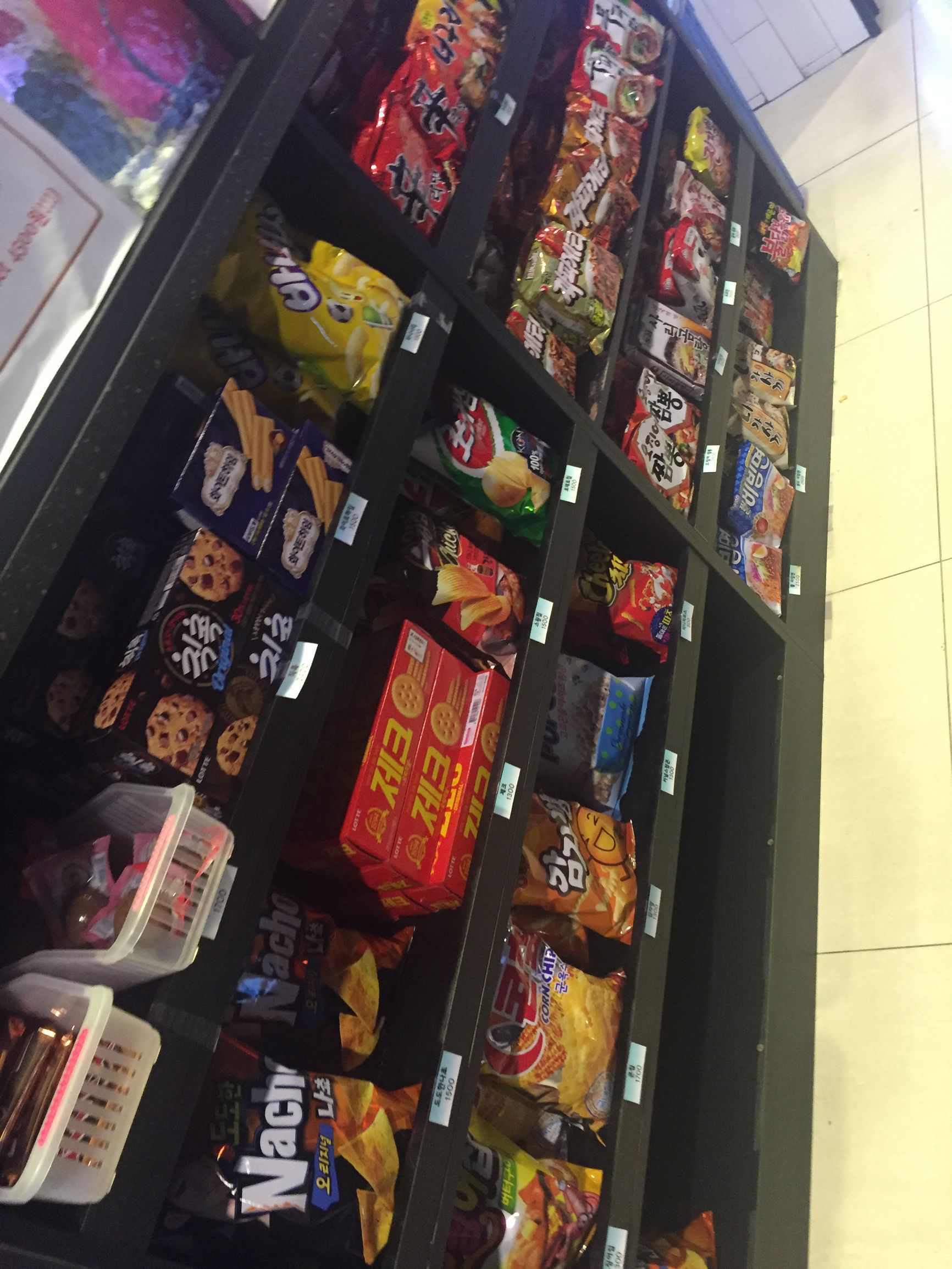 怪不得韩国欧巴脸滚键盘也能赢中国吊丝！原来他们的网吧是这样