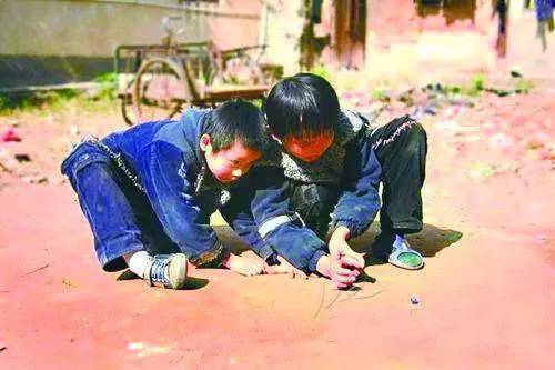 穿越|黑白电视、铁皮青蛙、无花果...看完你会哭哒！