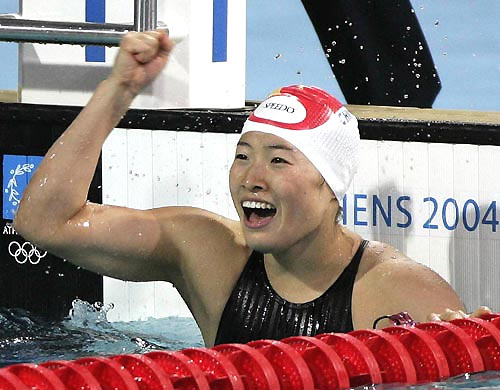 蛙后的传奇人生，斥泳池不干净被恩师扇耳光，恋富五代如今仍单身