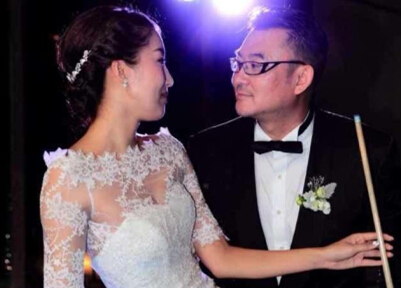 蛙后的传奇人生，斥泳池不干净被恩师扇耳光，恋富五代如今仍单身