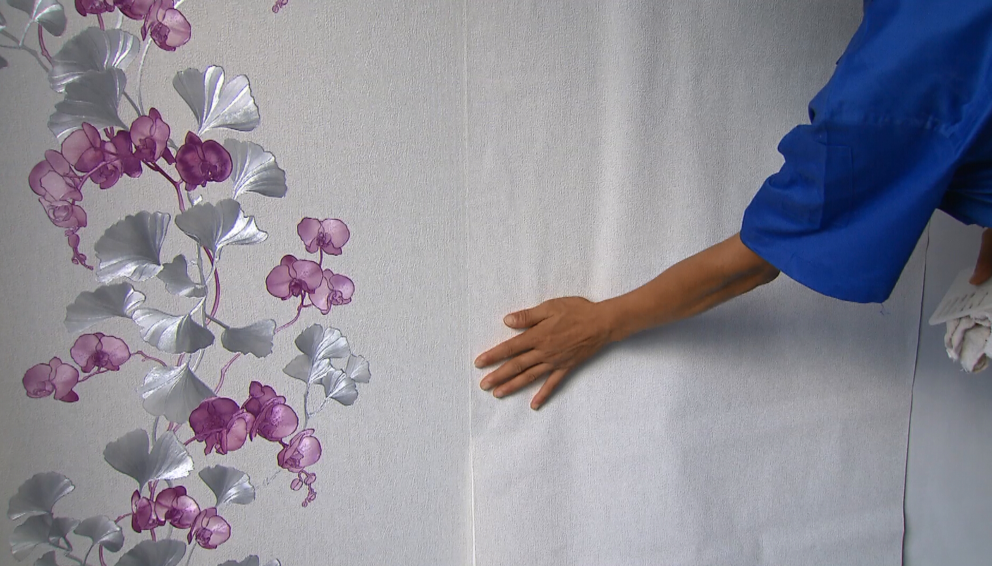 壁纸施工怎样避免溢胶,pvc壁纸怎么做到浓胶薄涂