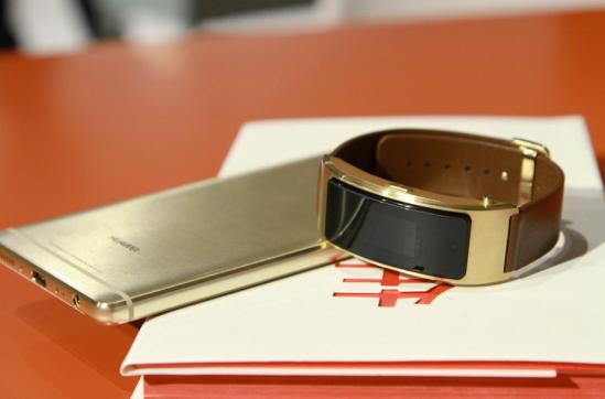 3d曲面屏好吗,华为手环b3详解