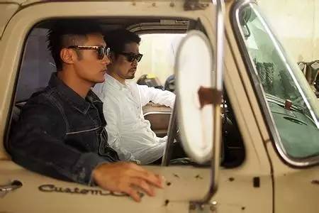 男生低调色系,男生一般适合什么色系