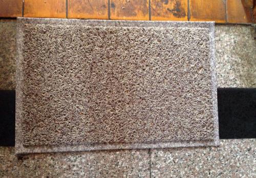 家里地垫洗完都是褶怎么办,家里的地垫老是滑怎么办