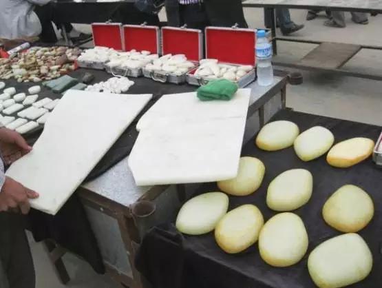 和田玉竟被俄罗斯人铺地砖？！