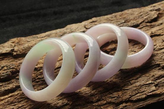 不知翡翠“一手走”？那你便是外行人