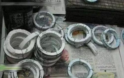 戴假的玉镯会对人体有什么伤害,戴几百假玉镯对身体有什么危害