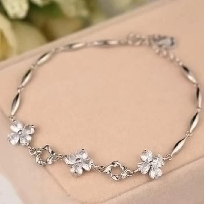 气质优雅怎么养成,举手投足体现人的气质素养